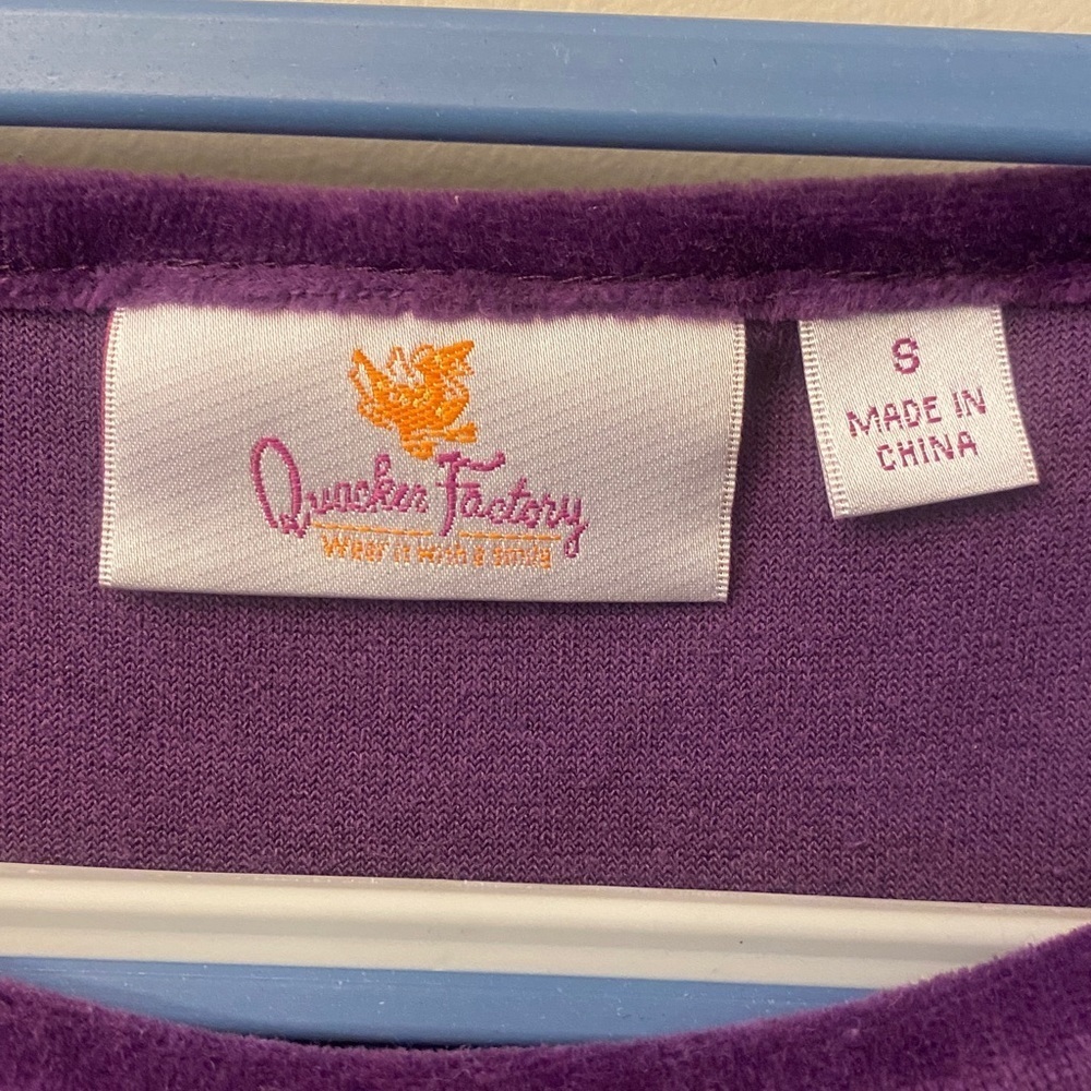 Quacker Factory Rich Purple Velvet Top - Picture 10 of 11